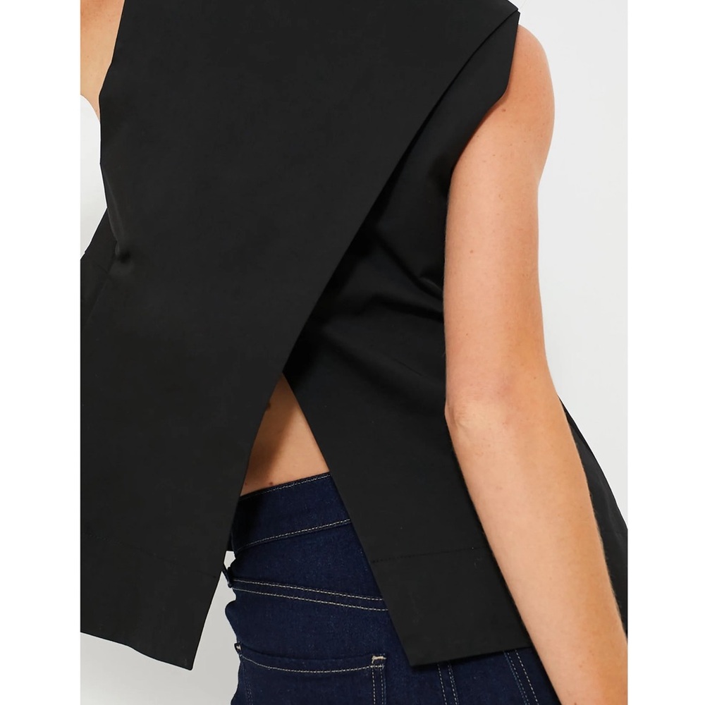 POMANDER PLACE Black Structured Lana Top - Picture 5 of 10